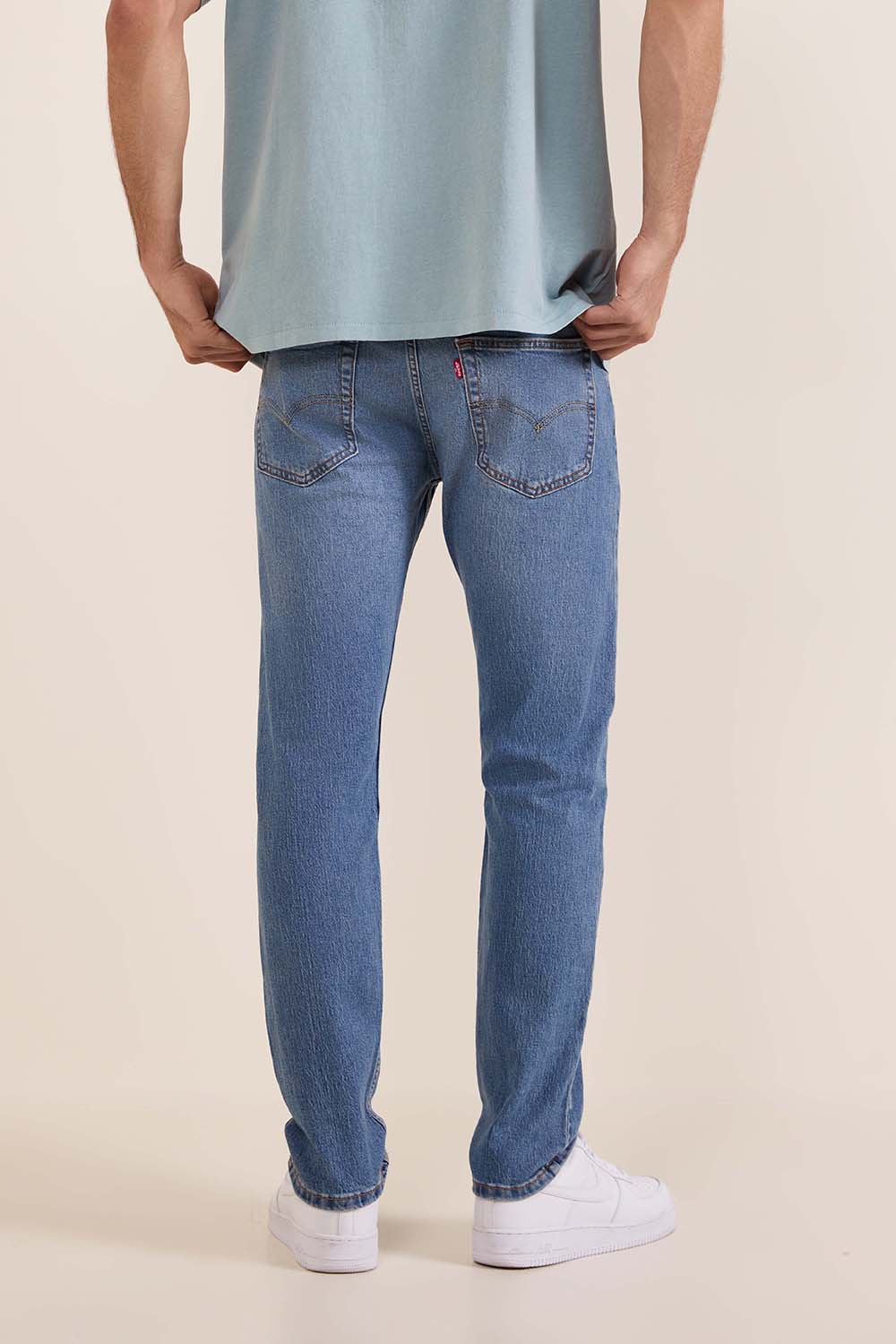 מכנסי ג'ינס טאפר 502 בגזרה ישרה