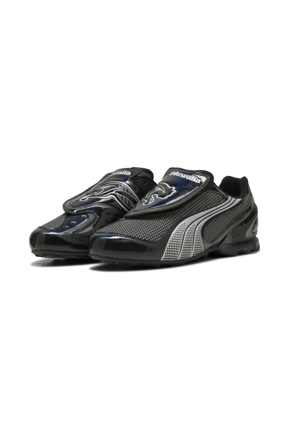 תמונת תקריב של נעלי סניקרס