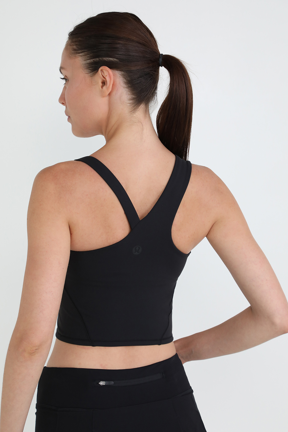 תמונת דוגמן אחורית של Everlux Asymmetrical Tennis Tank