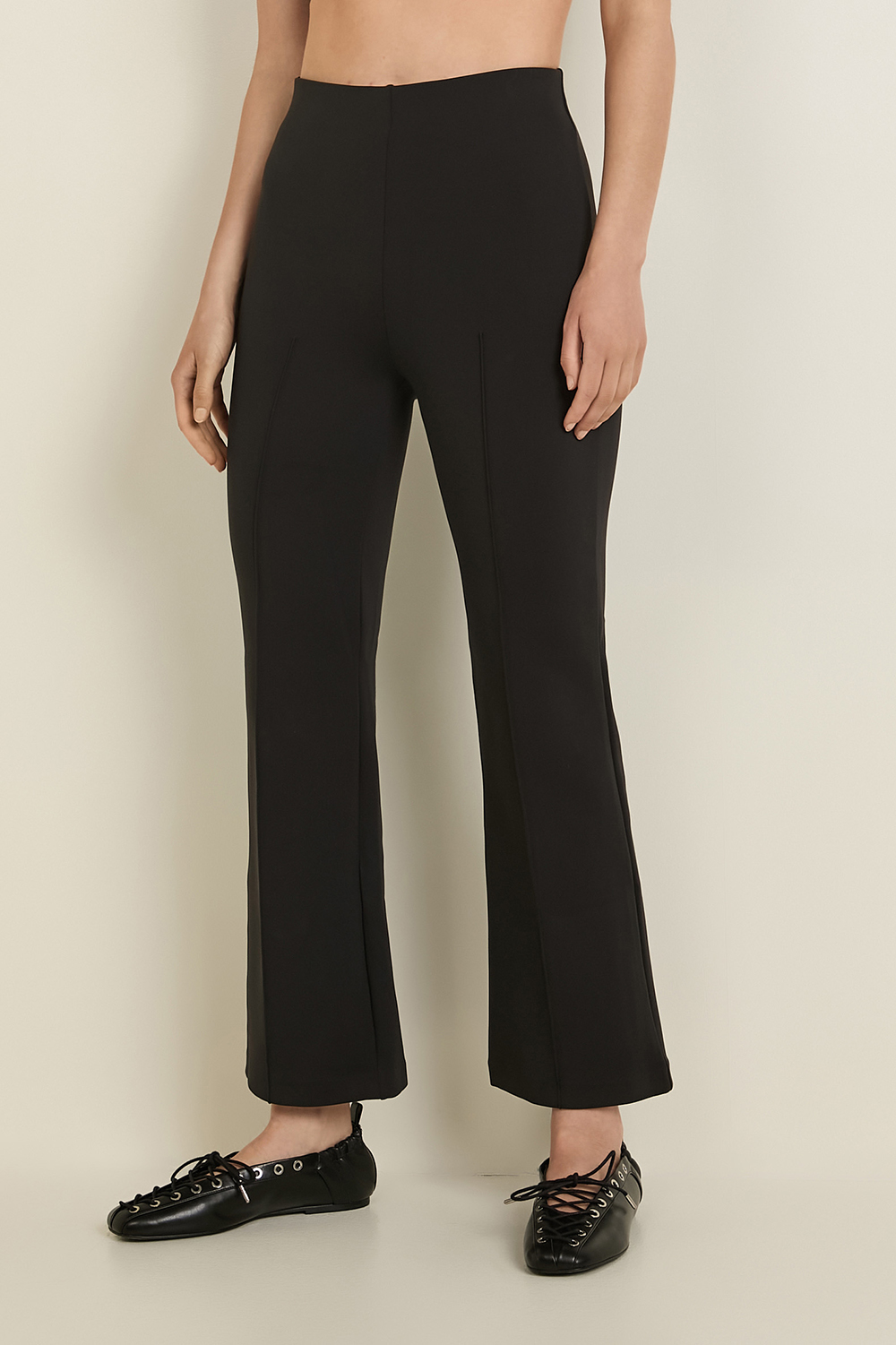תמונת דוגמן קידמית של Stretch Spacer High-Rise Pant