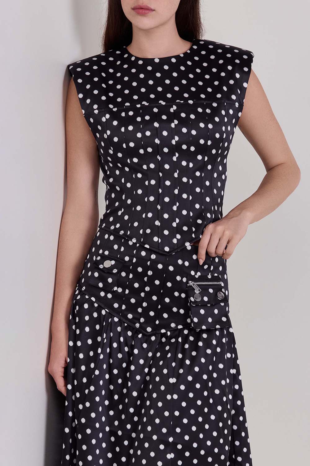 תמונת דוגמן קידמית של טופ בסגנון מחוך