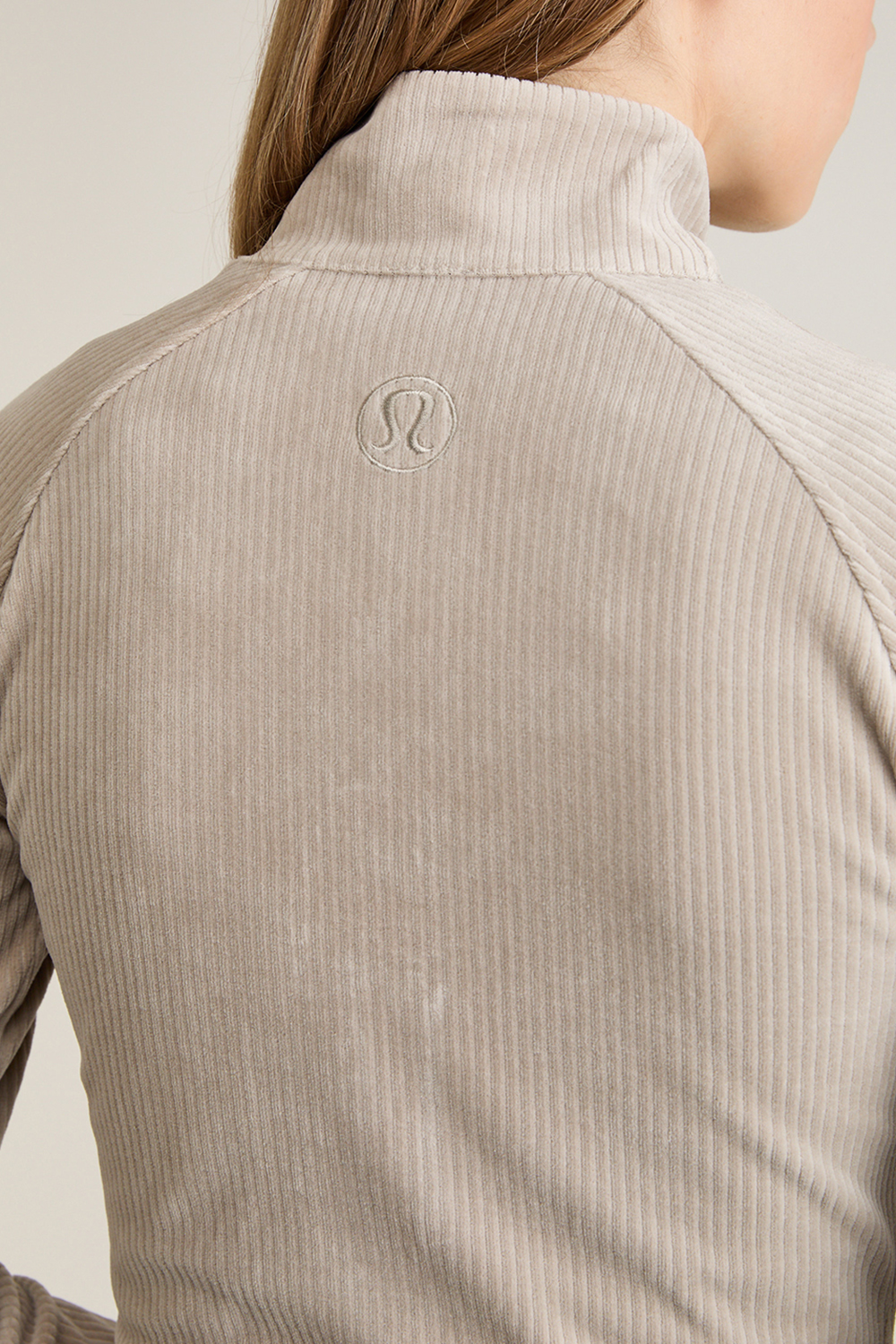 תמונת תקריב דוגמן של Scuba Track Jacket *Velvet Cord