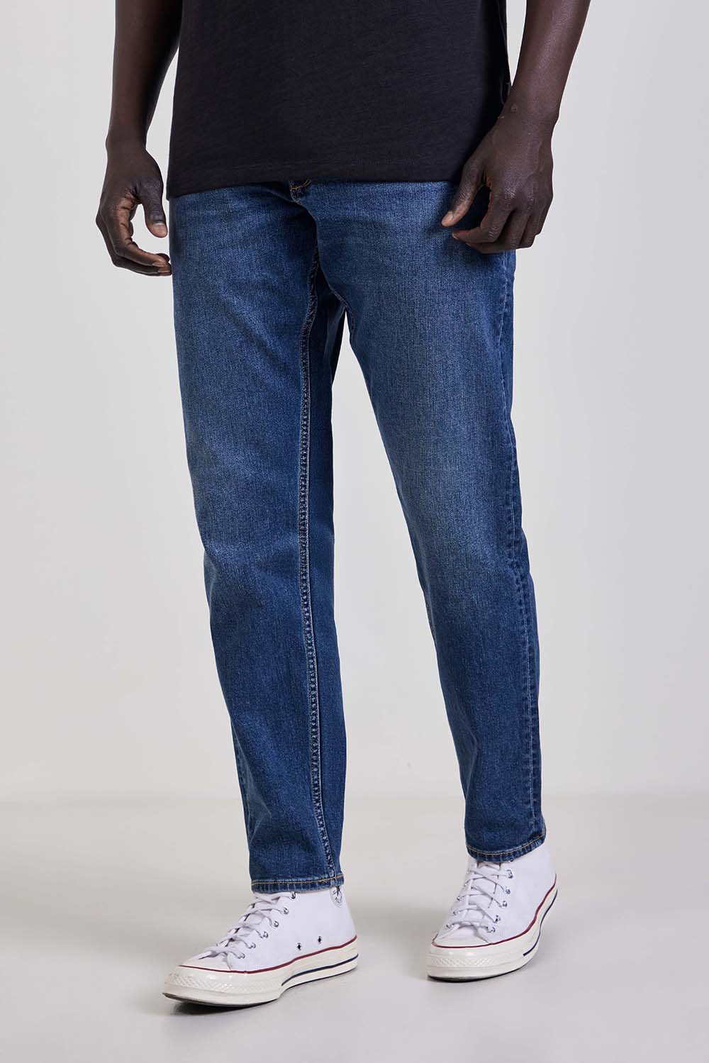 תמונת דוגמן קידמית של מכנסי ג'ינס