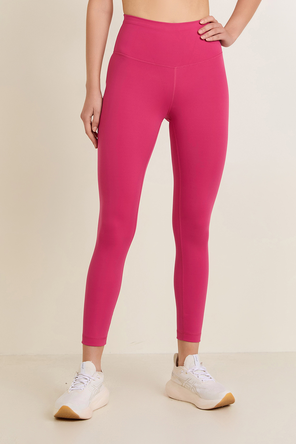 תמונת דוגמן קידמית של Wunder Train Hr Crop 23 Pockets