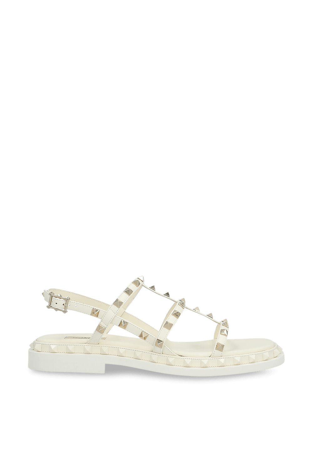 תמונה קידמית של סנדלים