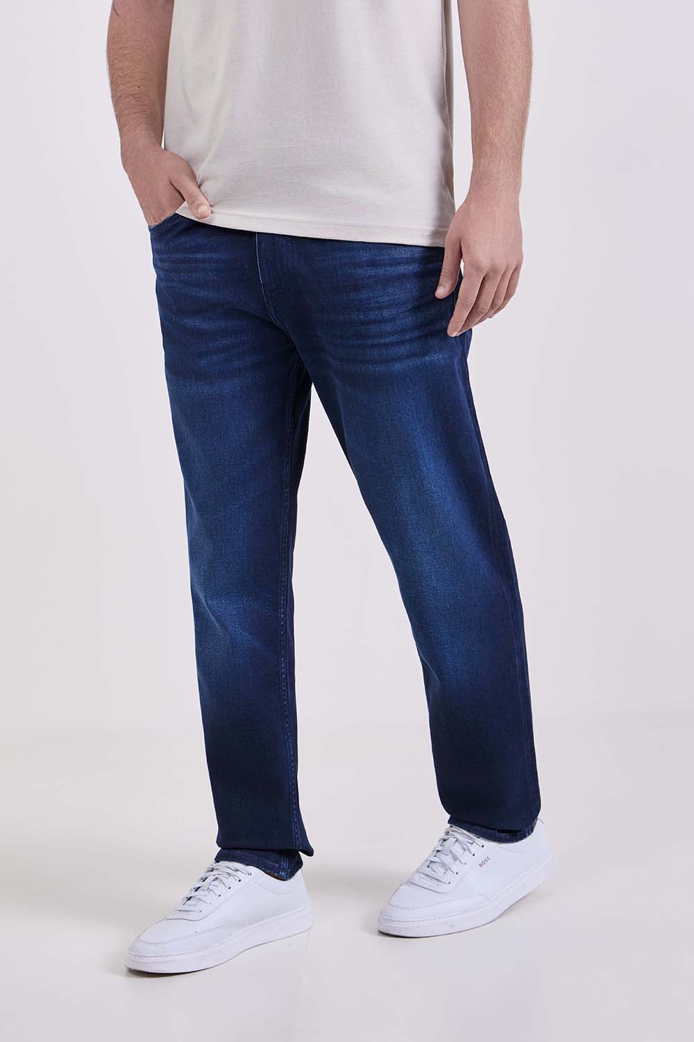 תמונת דוגמן קידמית של מכנסי ג'ינס