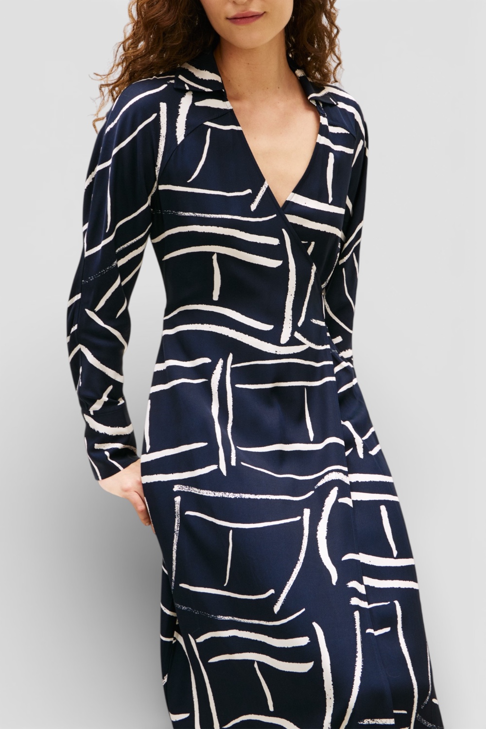 תמונת דוגמן קידמית של שמלת מידי