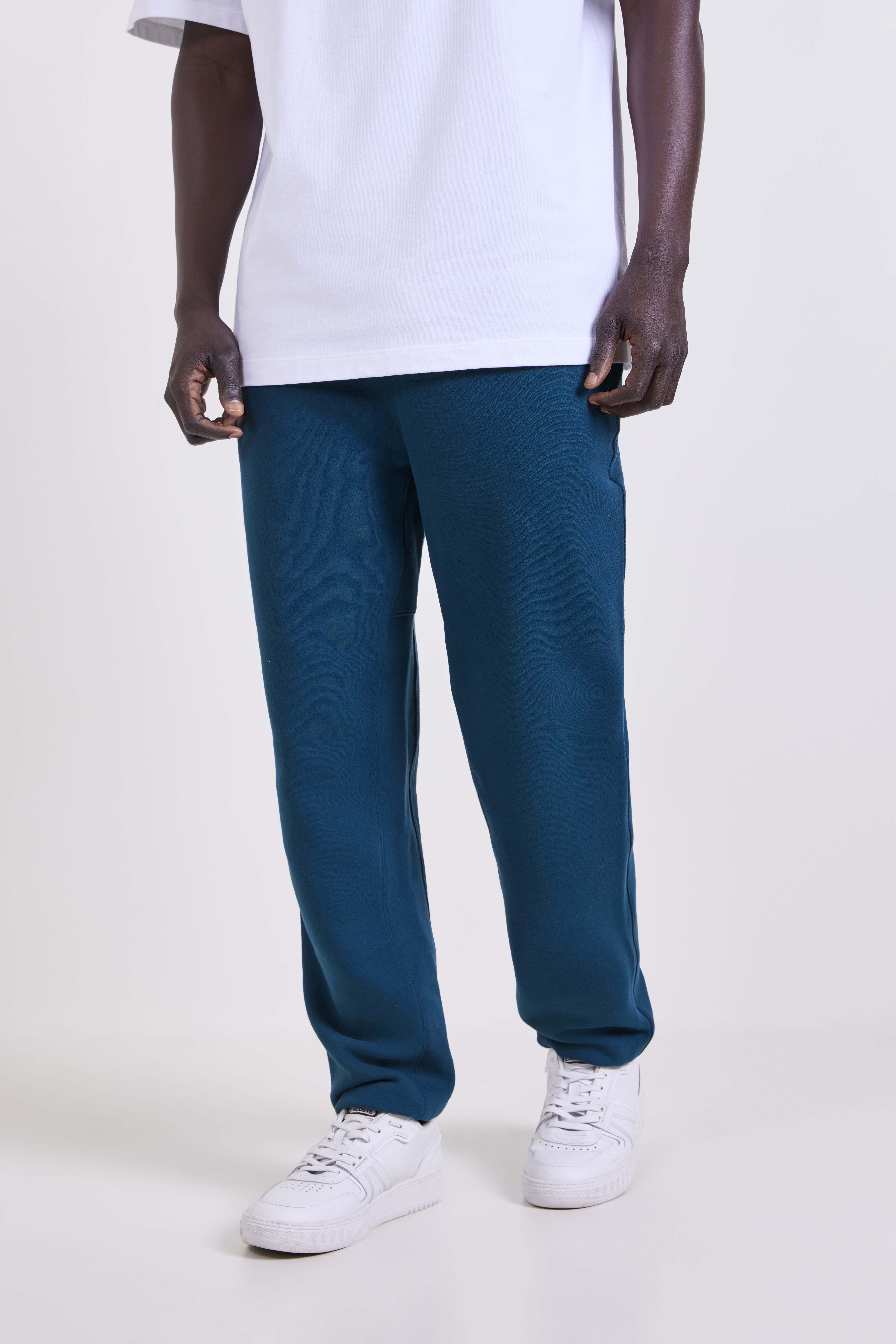 תמונת דוגמן קידמית של Steady State Classic-Fit Jogger Regular
