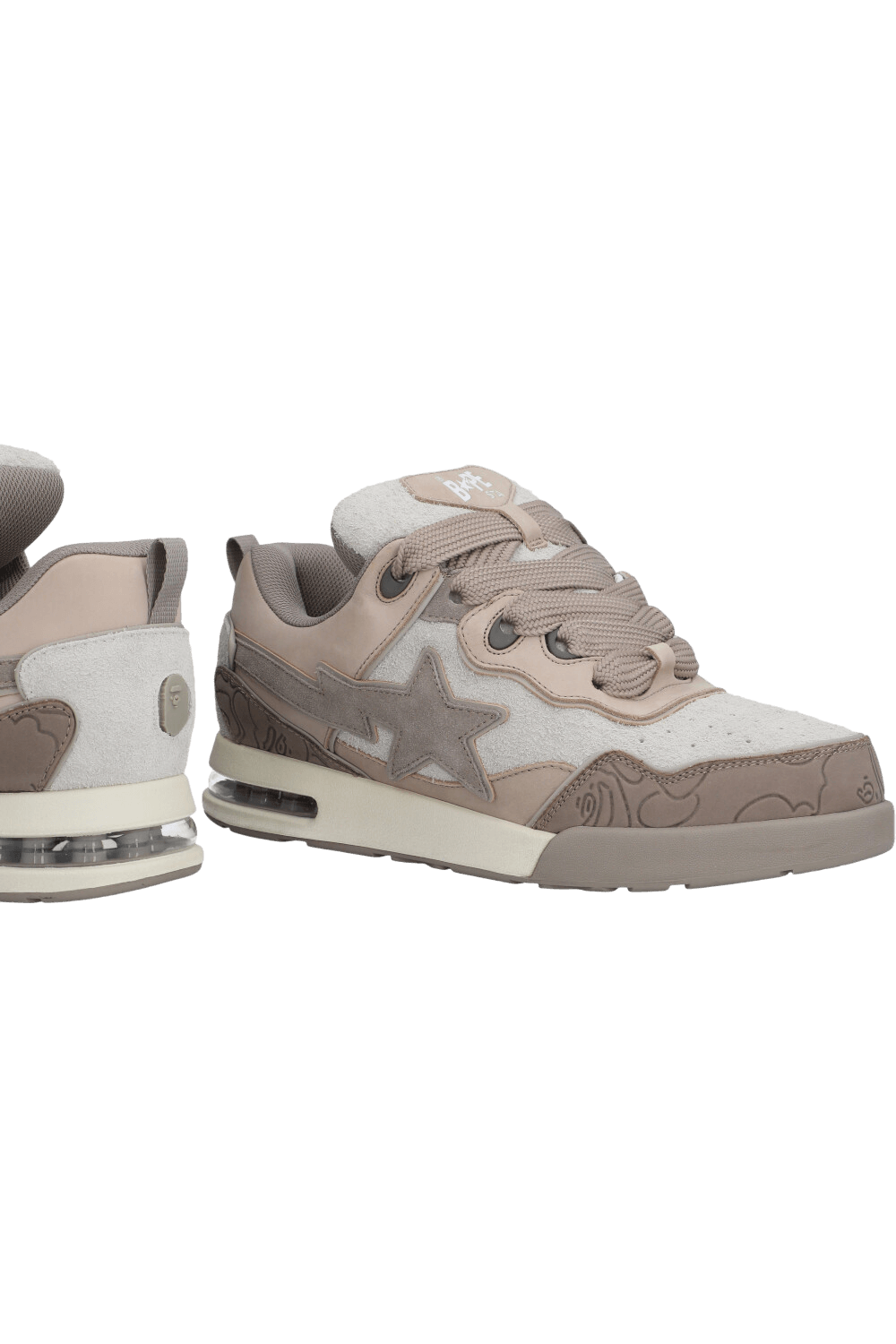 תמונת תקריב של נעלי סניקרס פליפ 1 M2