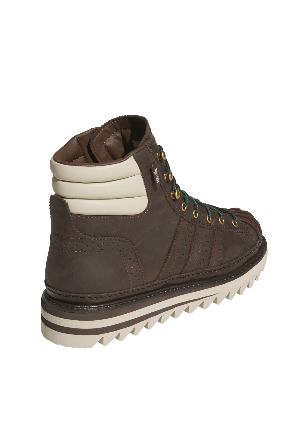 תמונת תקריב של נעלי עור אדידס X קלוט