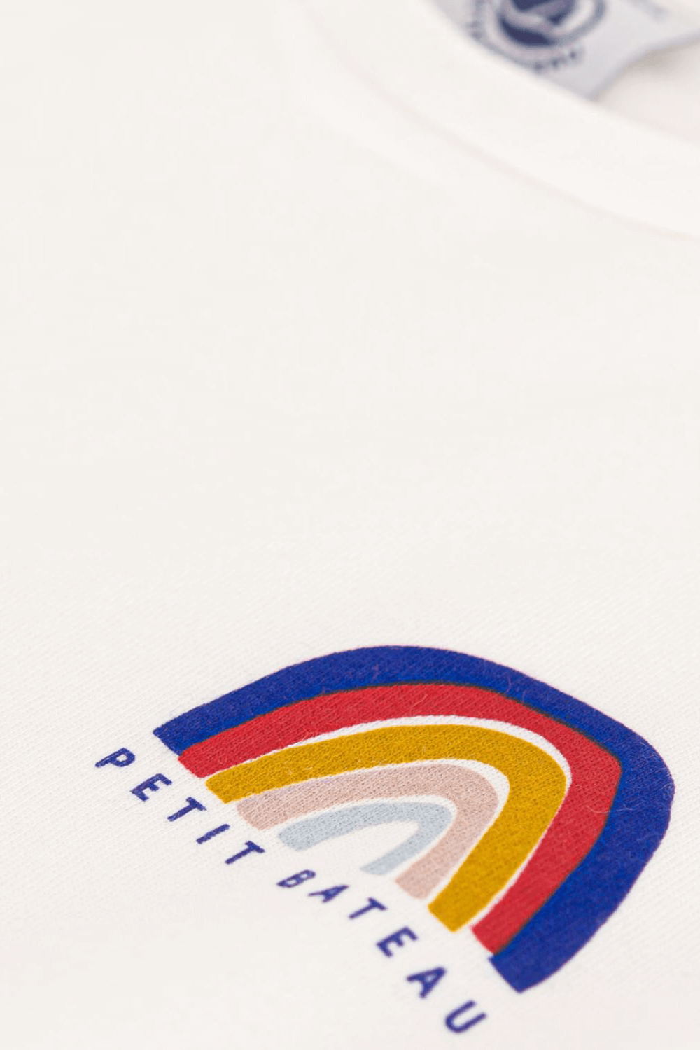 תמונת תקריב של חולצת טי- גילאי 3-5 שנים