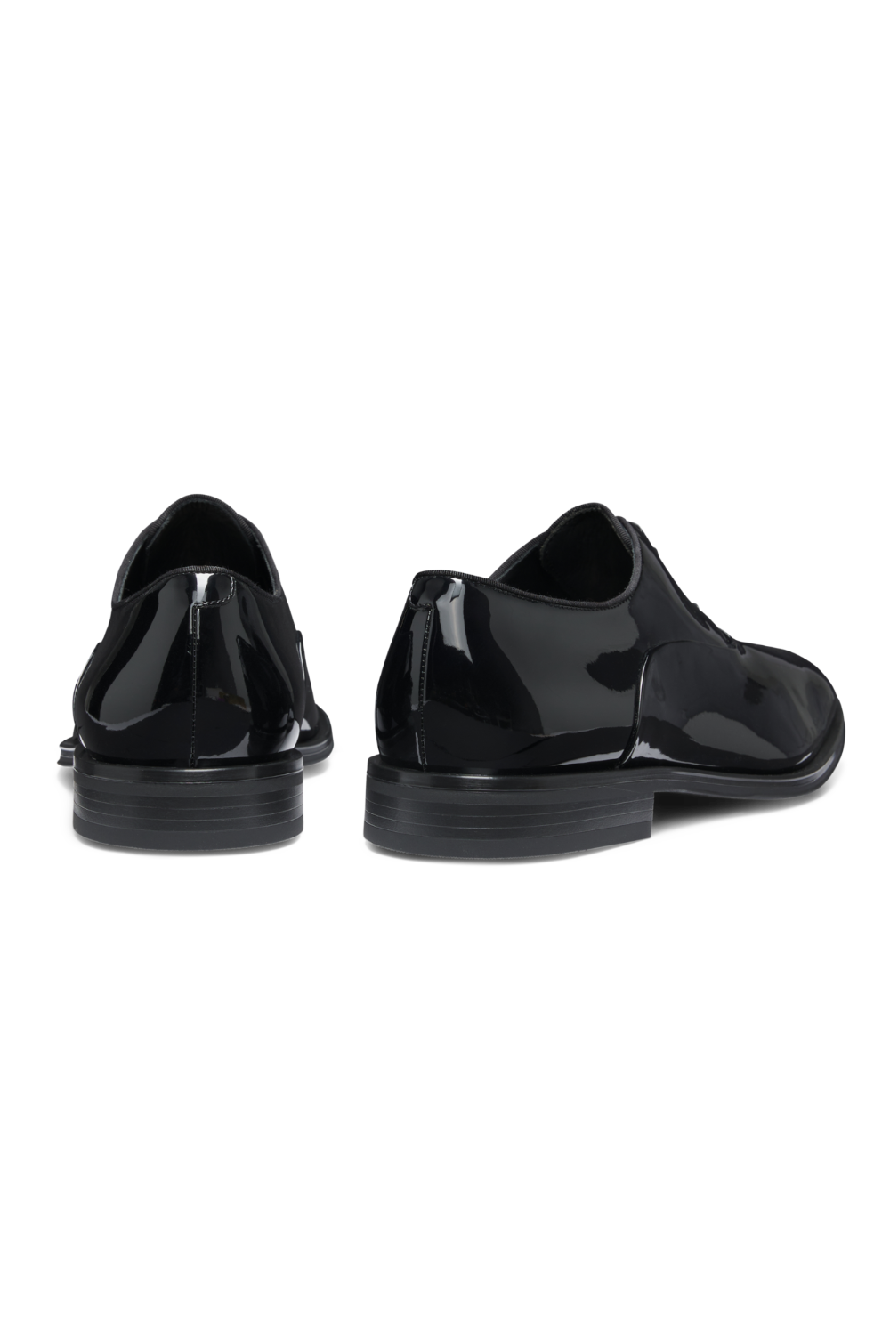 תמונת תקריב של נעלי אוקספורד