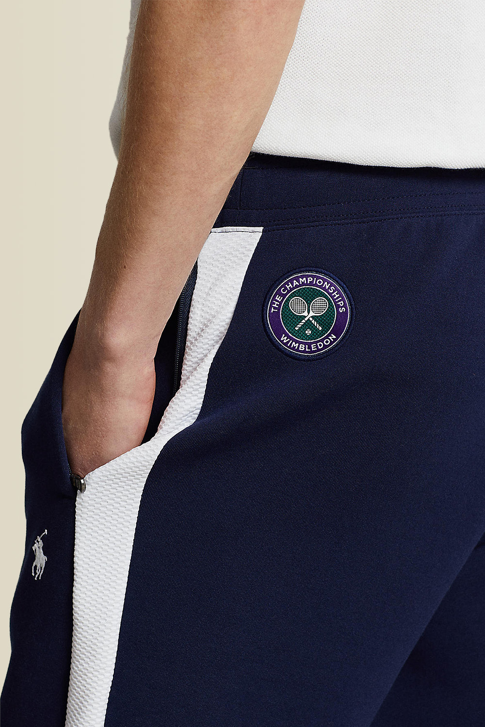 תמונת תקריב דוגמן של פולו רלף לורן X ווימבלדון מכנסי ג'וג