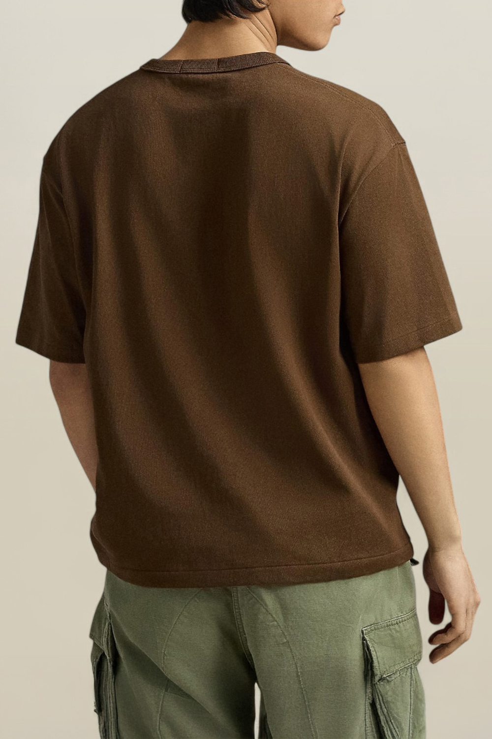 תמונת דוגמן אחורית של חולצת טי