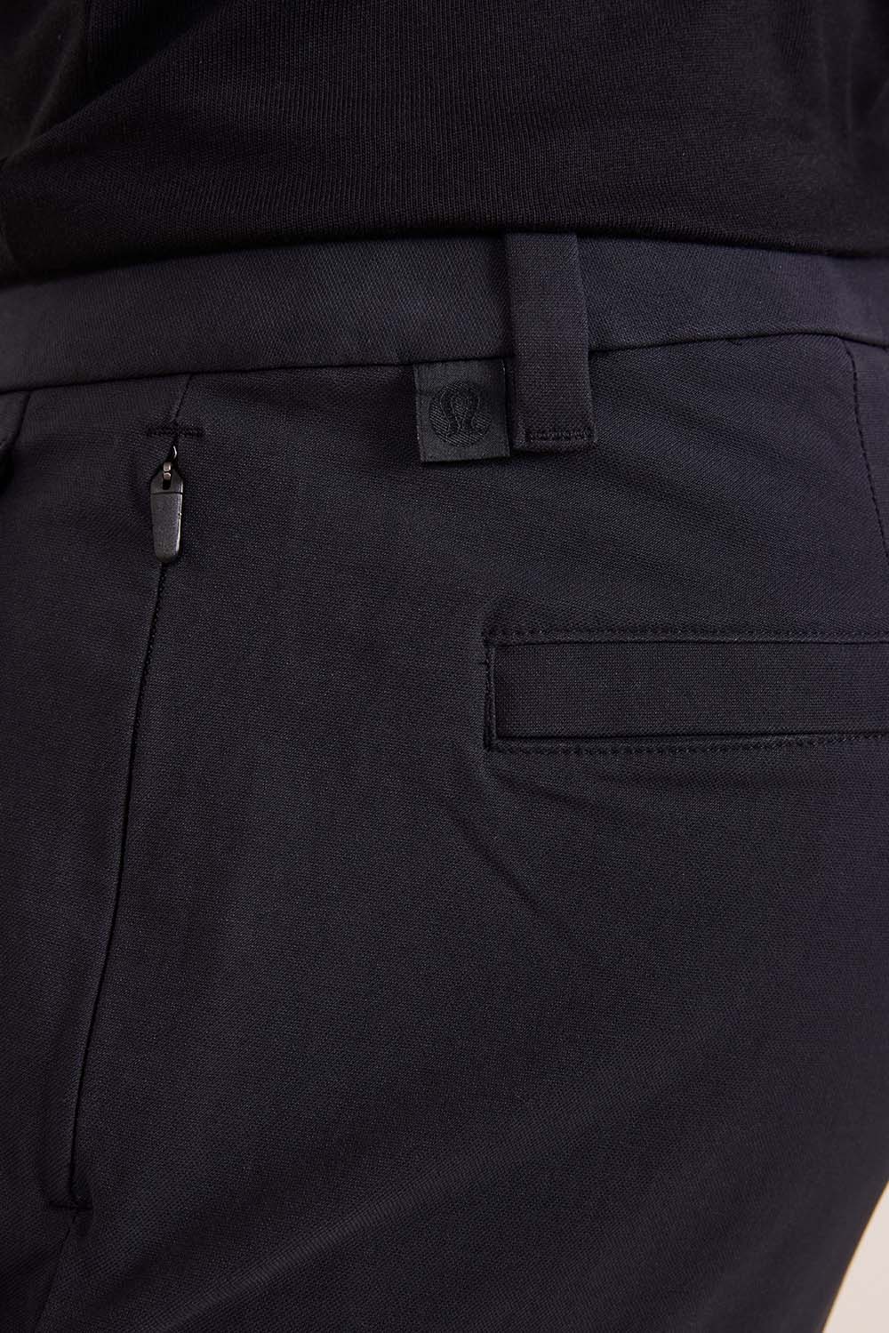 תמונת תקריב דוגמן של ABC Slim-Fit Trouser 34L VersaTwill