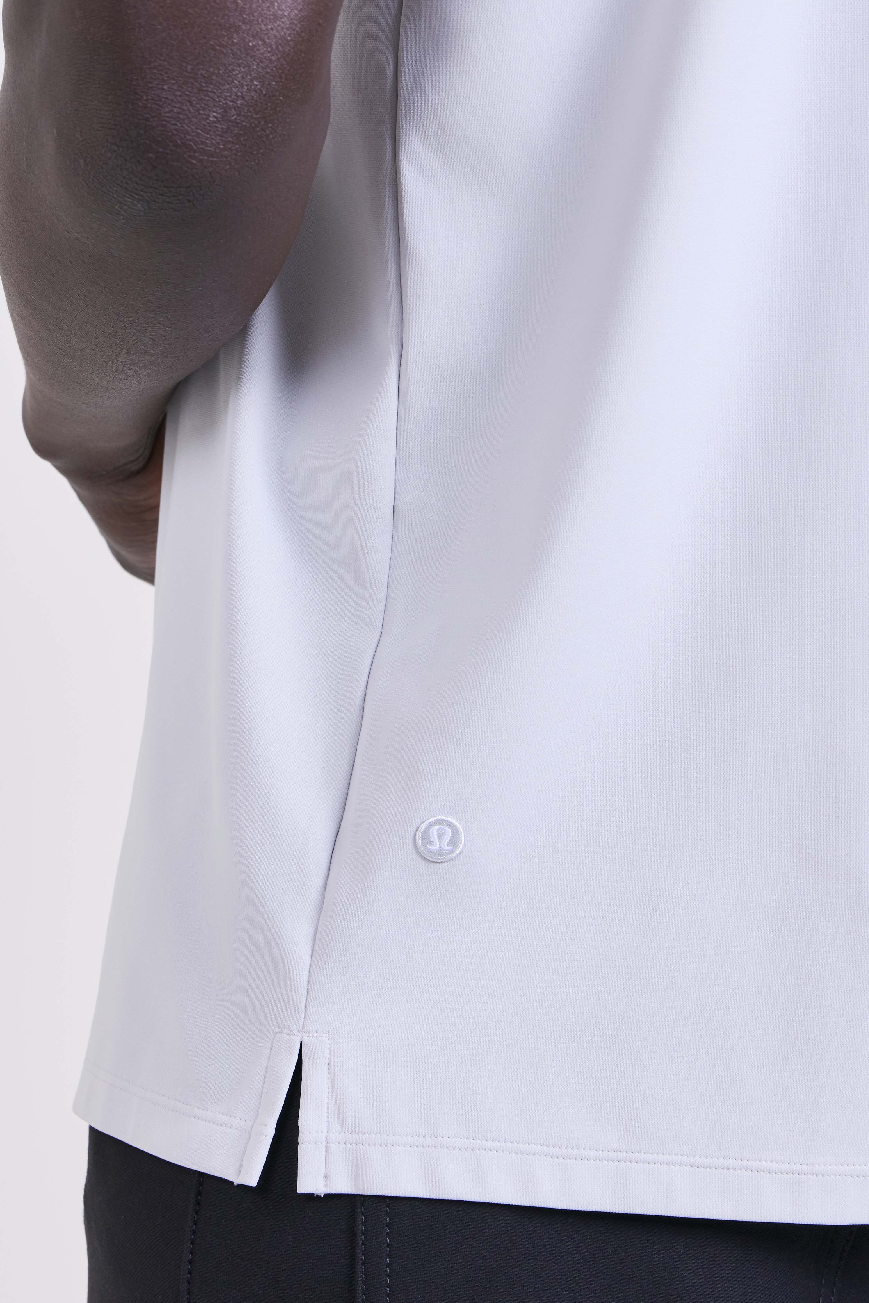 תמונת תקריב דוגמן של ShowZero&trade; Classic-Fit Polo Shirt