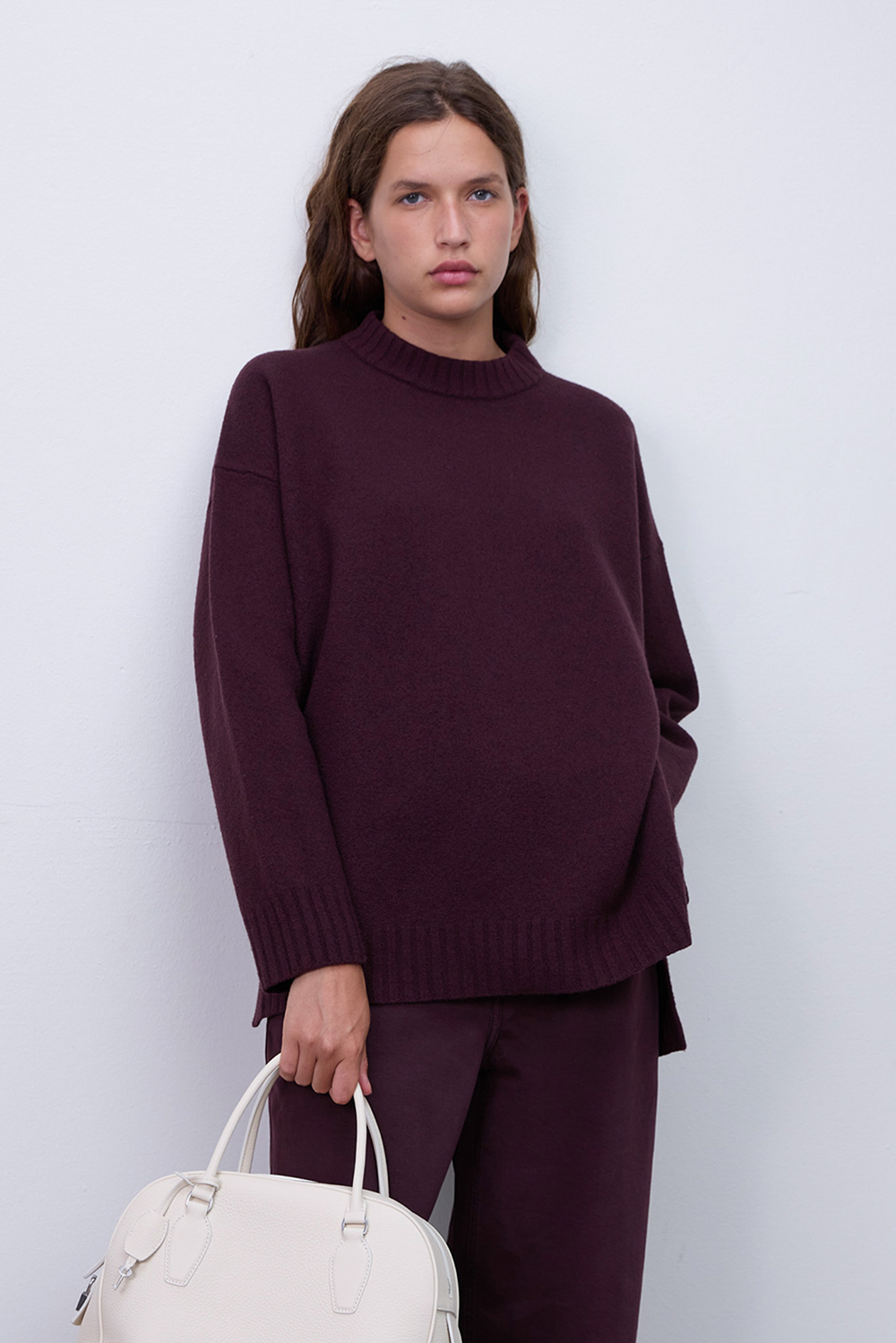 תמונת דוגמן קידמית של סוודר אוברסייז