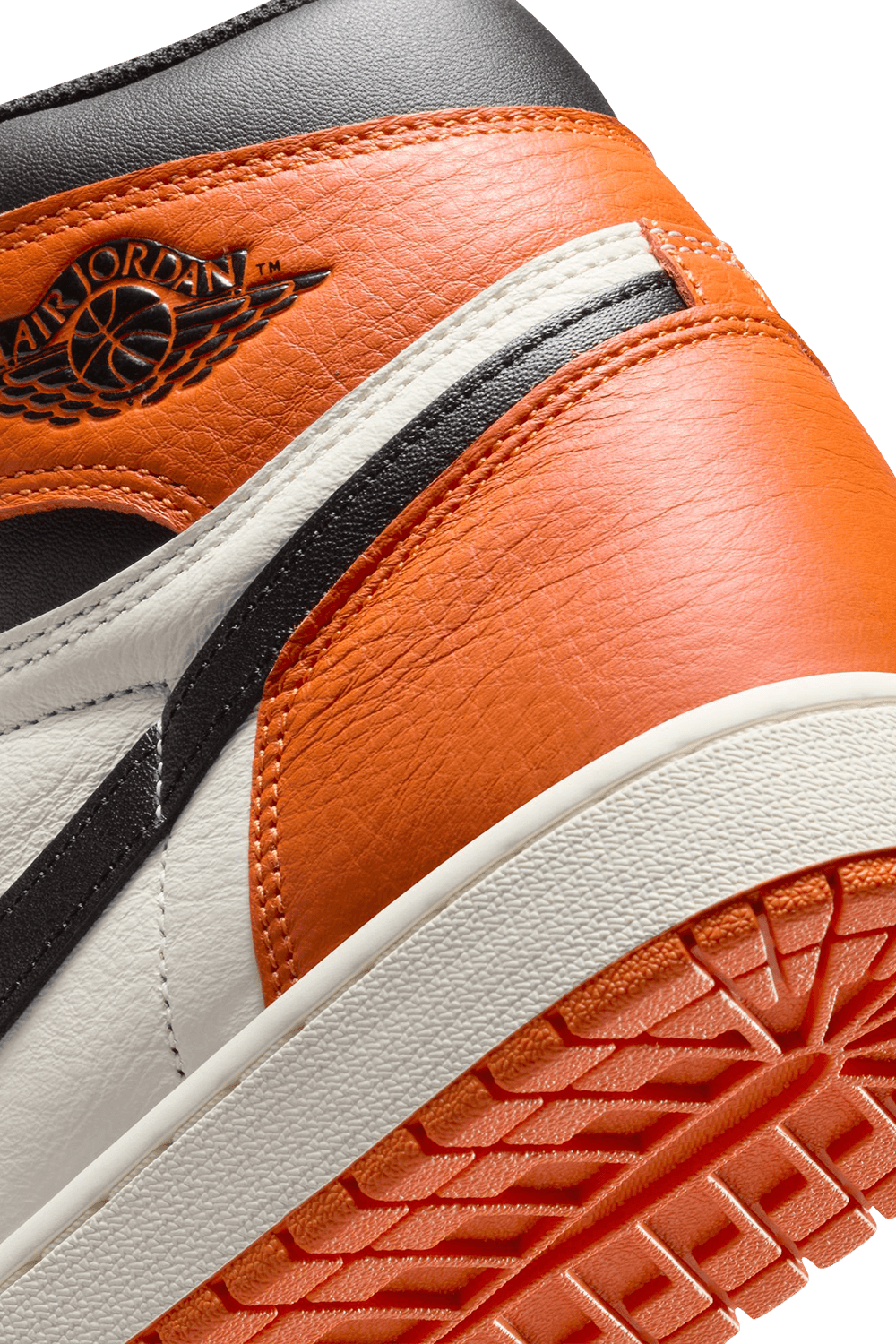 נעלי סניקרס אייר ג'ורדן 1 רטרו