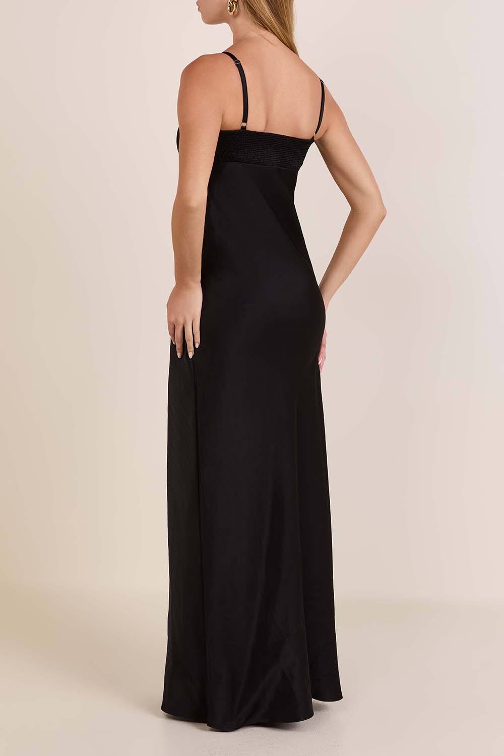 תמונת דוגמן אחורית של שמלת מקסי