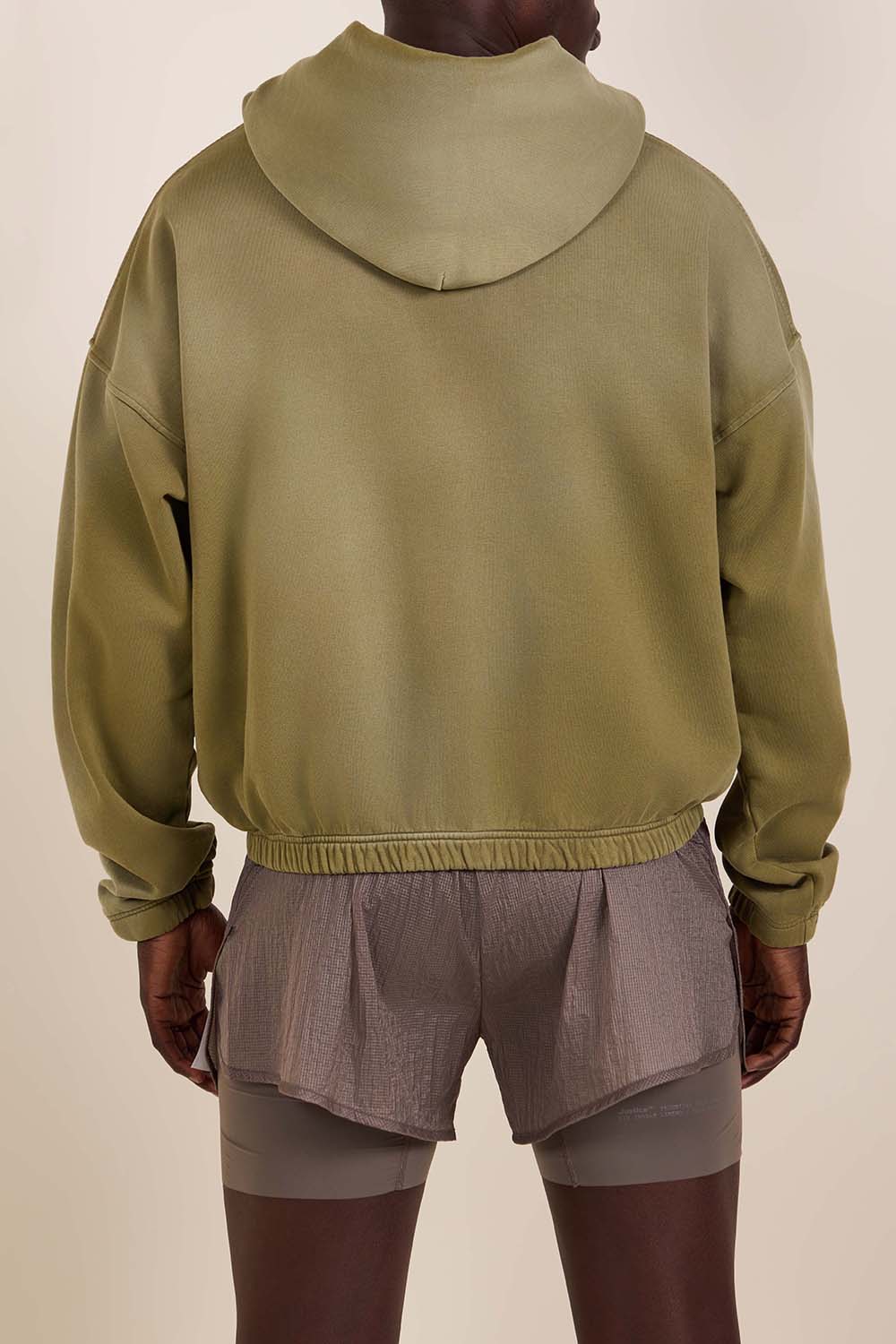 תמונת דוגמן אחורית של סווטשירט קפוצ'ון