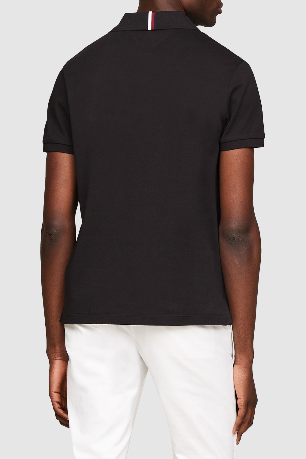 תמונת דוגמן אחורית של חולצת פולו