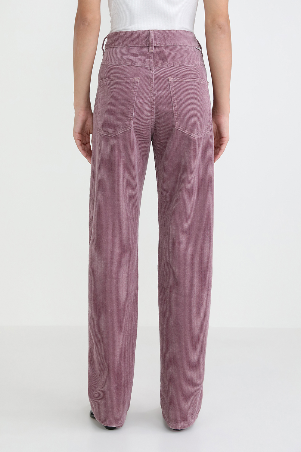 תמונת דוגמן אחורית של מכנסי קורדרוי