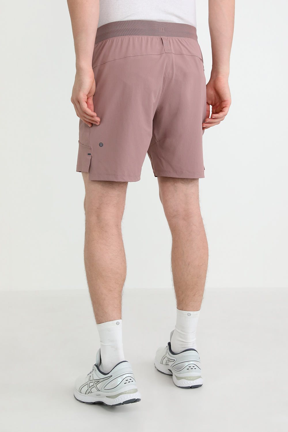 תמונת דוגמן אחורית של License To Train Short 7