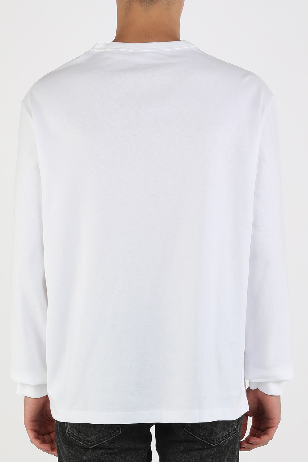 תמונת דוגמן אחורית של Long Sleeve T-Shirt in White