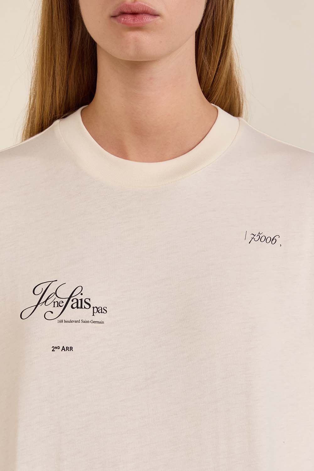 תמונת תקריב דוגמן של חולצת טי