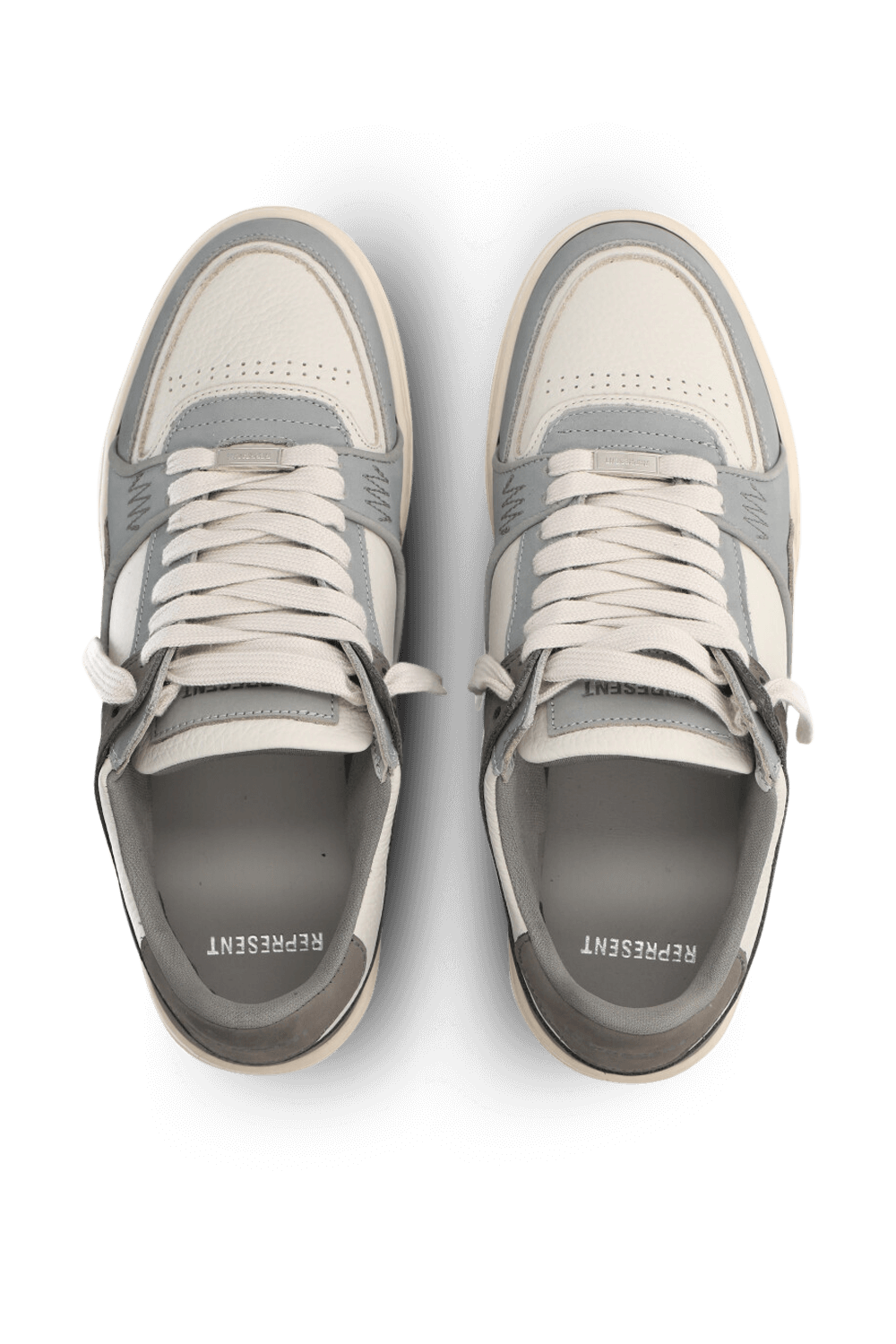 תמונה אחורית של נעלי סניקרס אפקס