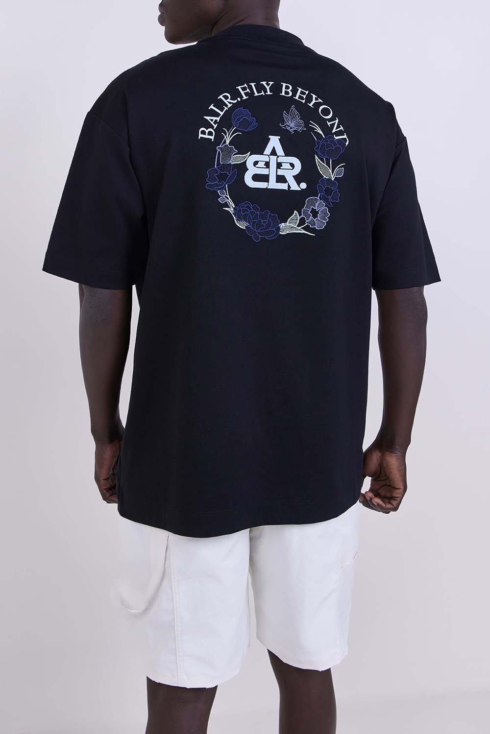 תמונת דוגמן אחורית של חולצת טי אוברסייז