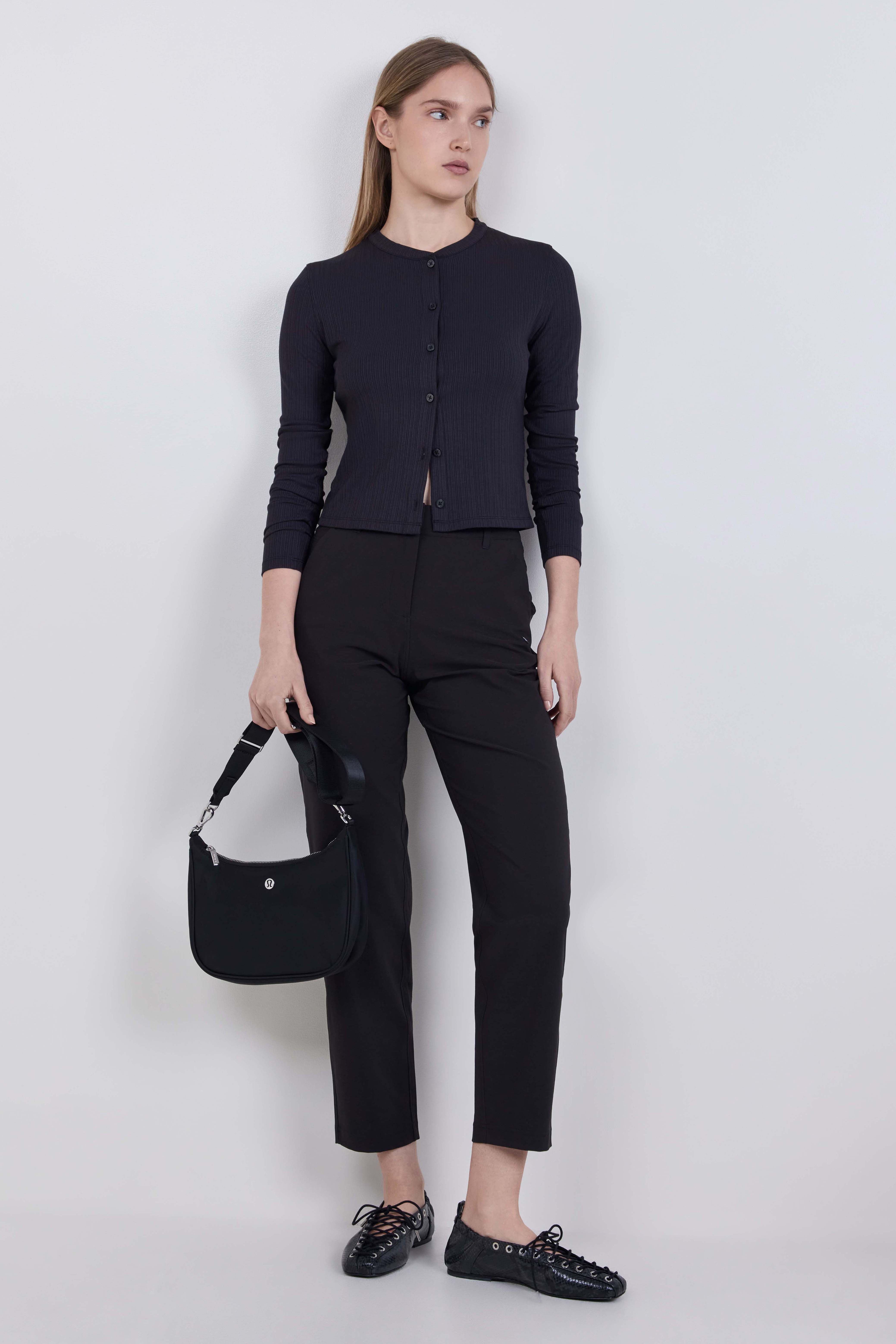 תמונת דוגמן קידמית של City Essentials Small Shoulder Bag