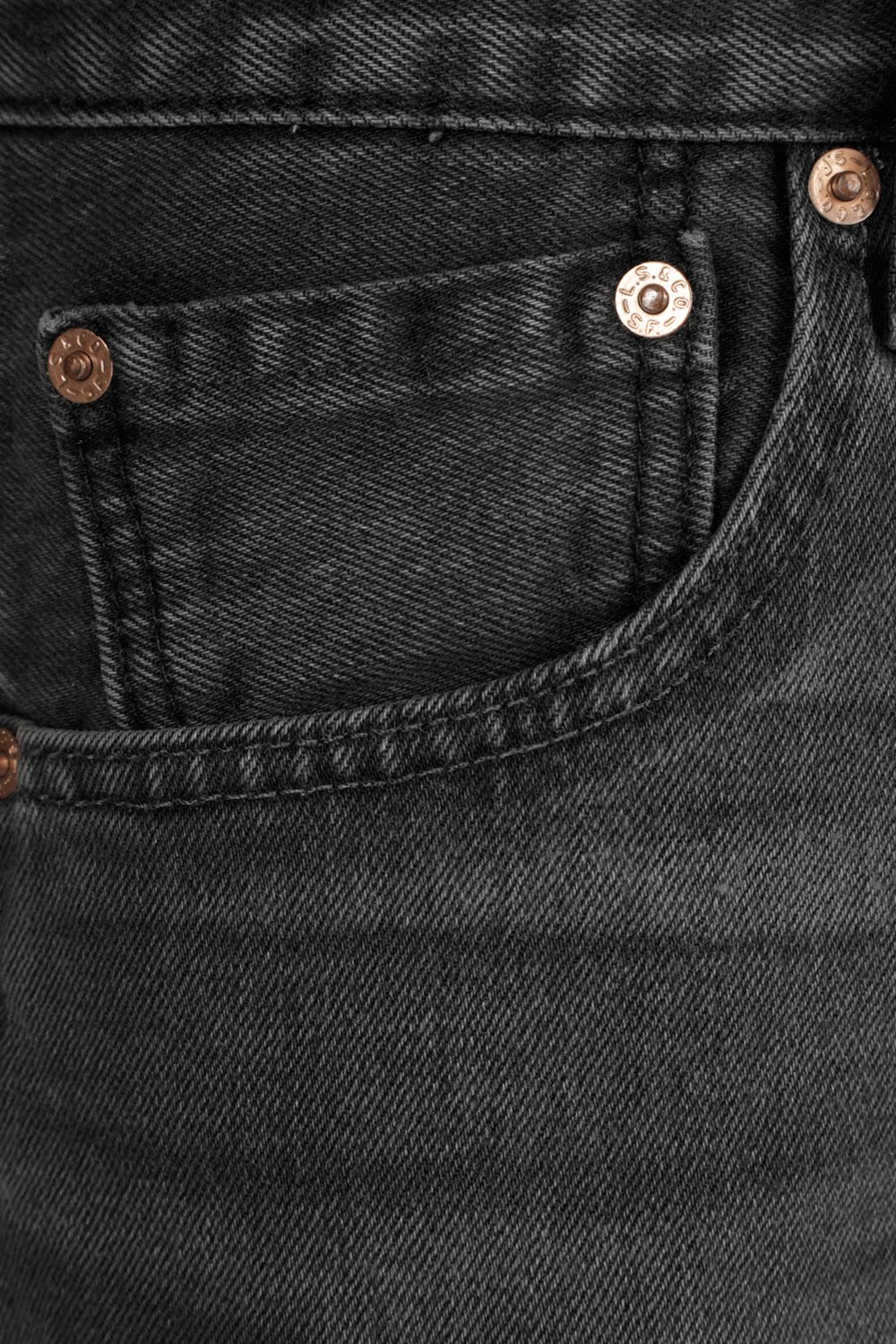 תמונה אחורית של 501 93 Cut Off Shorts in Black