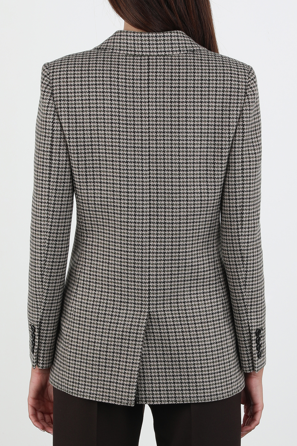 תמונת דוגמן אחורית של בלייזר צמר עם דוגמת פפיטה בגווני שחור ולבן