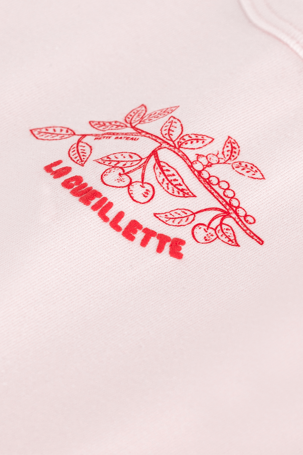 תמונת תקריב של חולצת טי - גילאי 18-36 חודשים