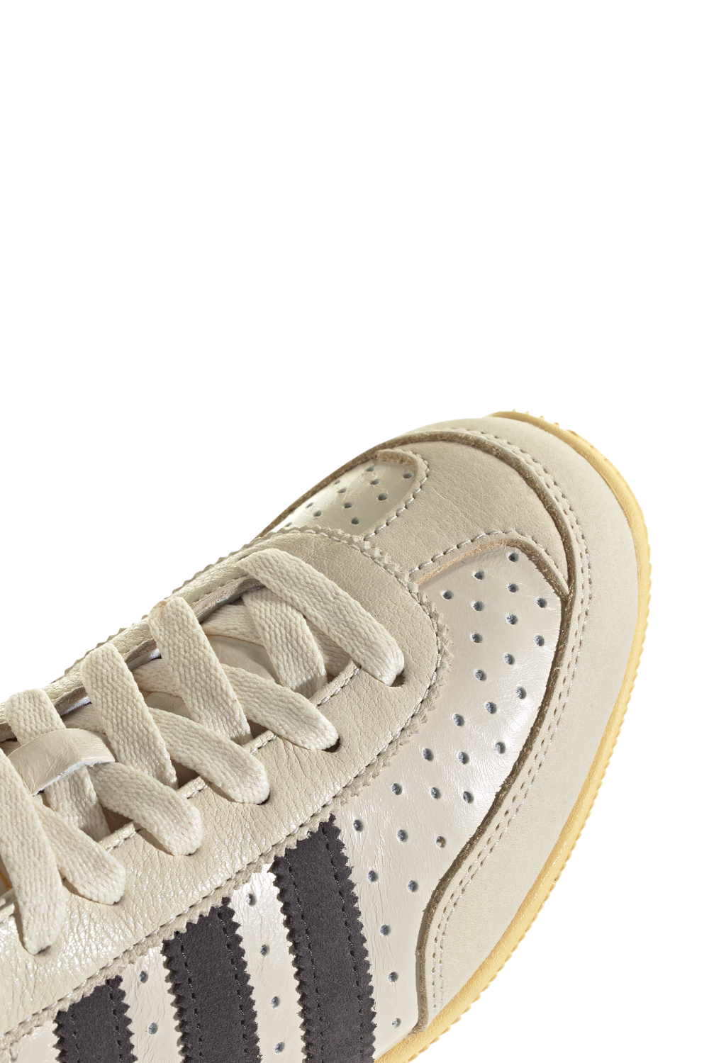 נעלי סניקרס יפן