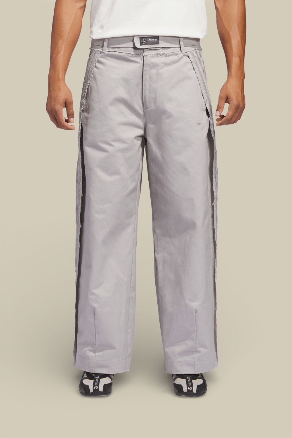 תמונת דוגמן קידמית של מכנסיים