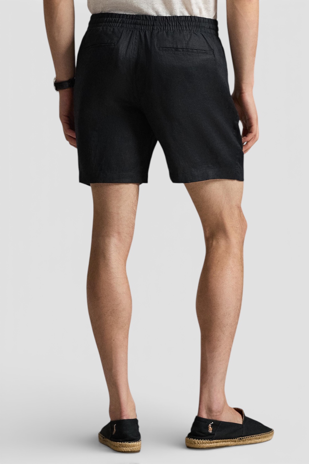 תמונת דוגמן אחורית של מכנסיים קצרים