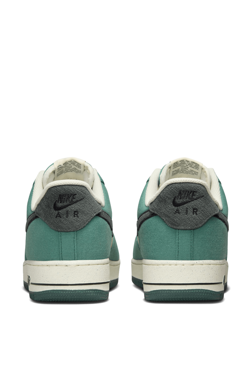 תמונת פנים של נעלי סניקרס אייר פורס 1