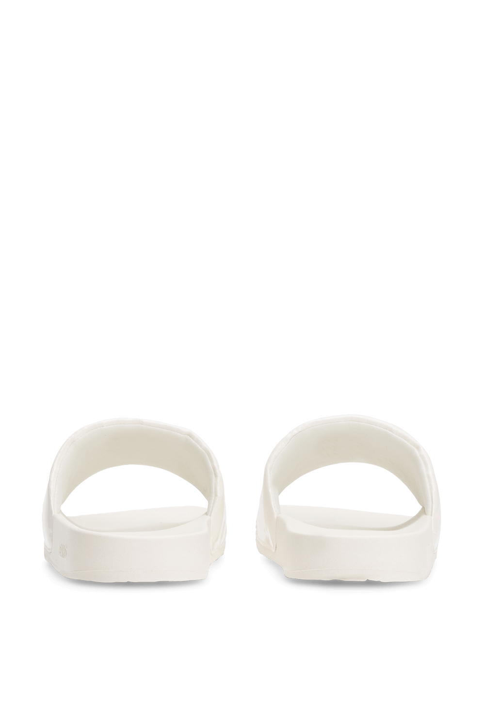 תמונת תקריב של כפכפי סליידס