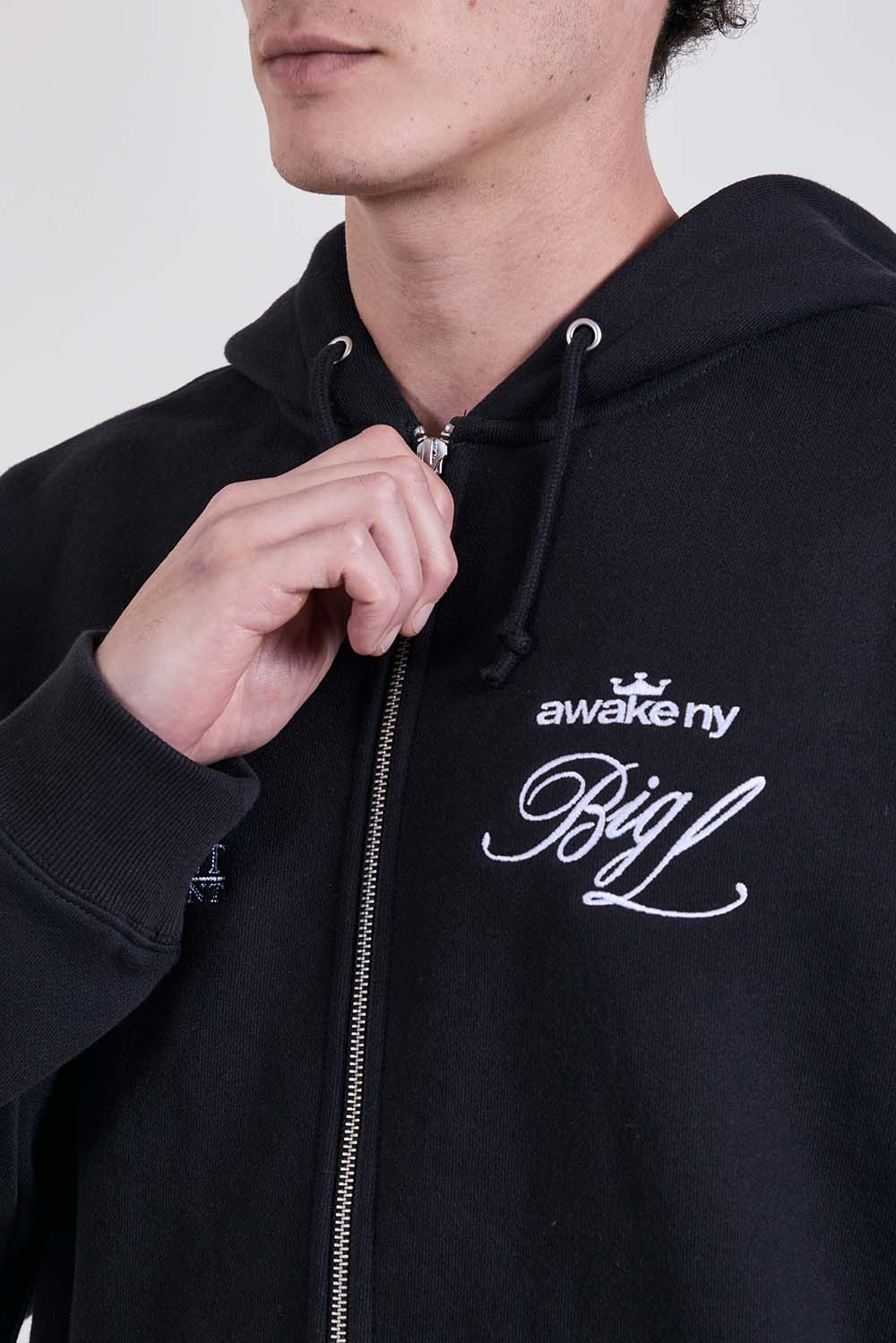 תמונת תקריב דוגמן של קפוצ'ון בגזרה משוחררת