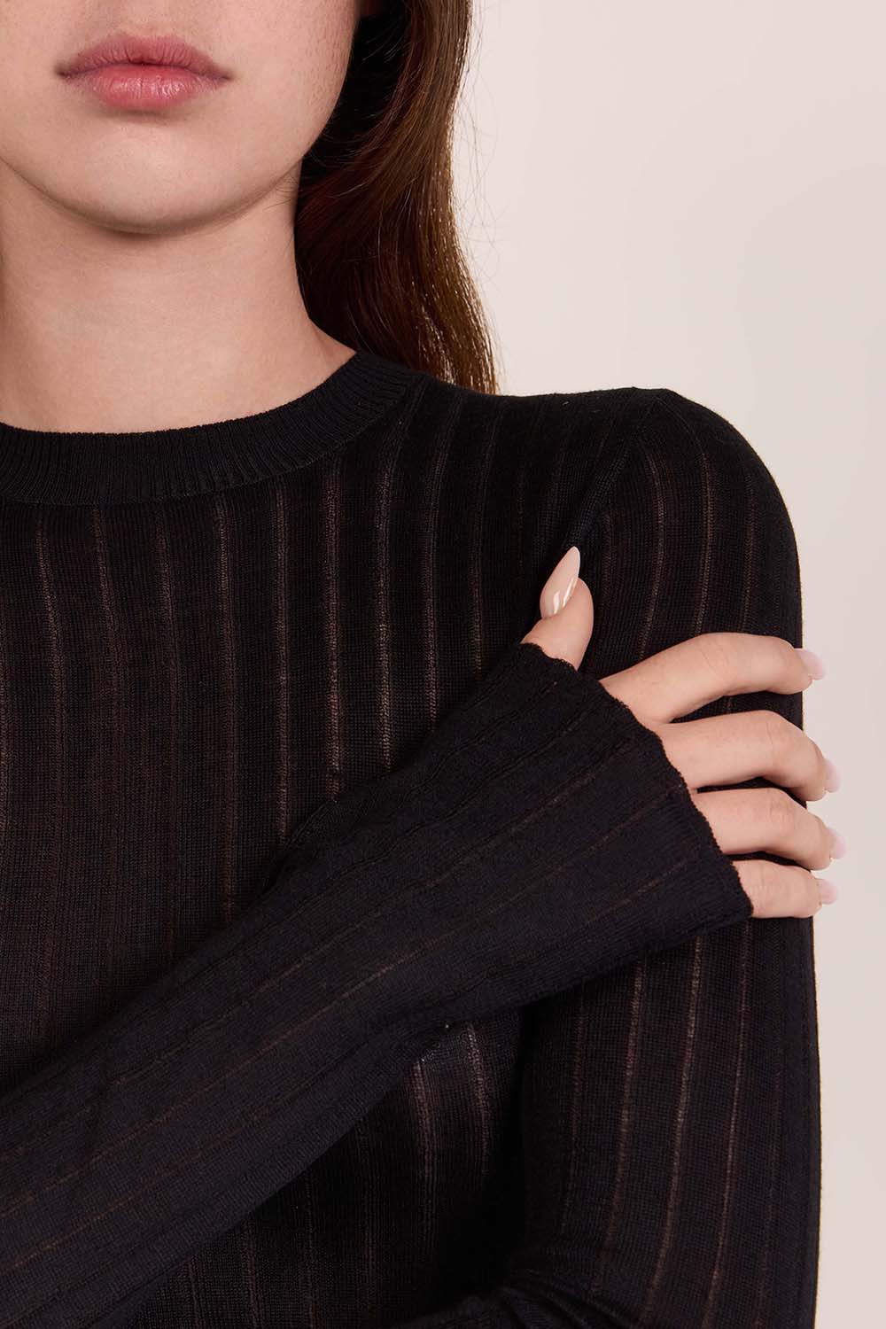 תמונת תקריב דוגמן של חולצת משי וקשמיר