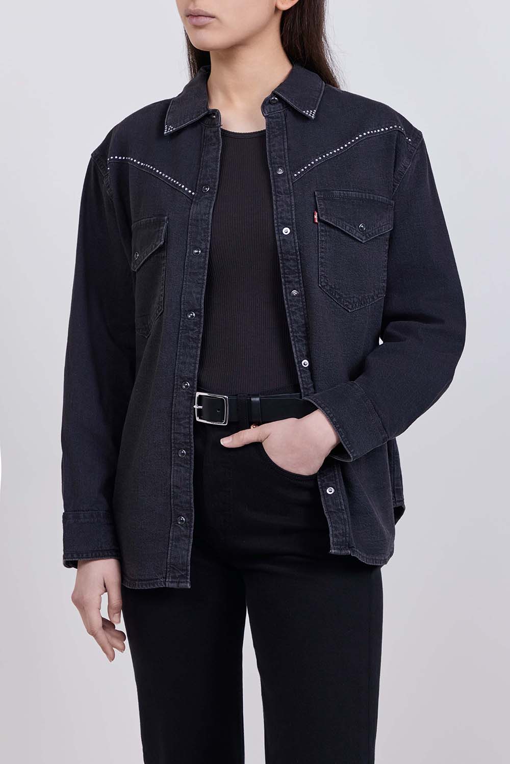 תמונת דוגמן קידמית של חולצה מכופתרת ארוכה