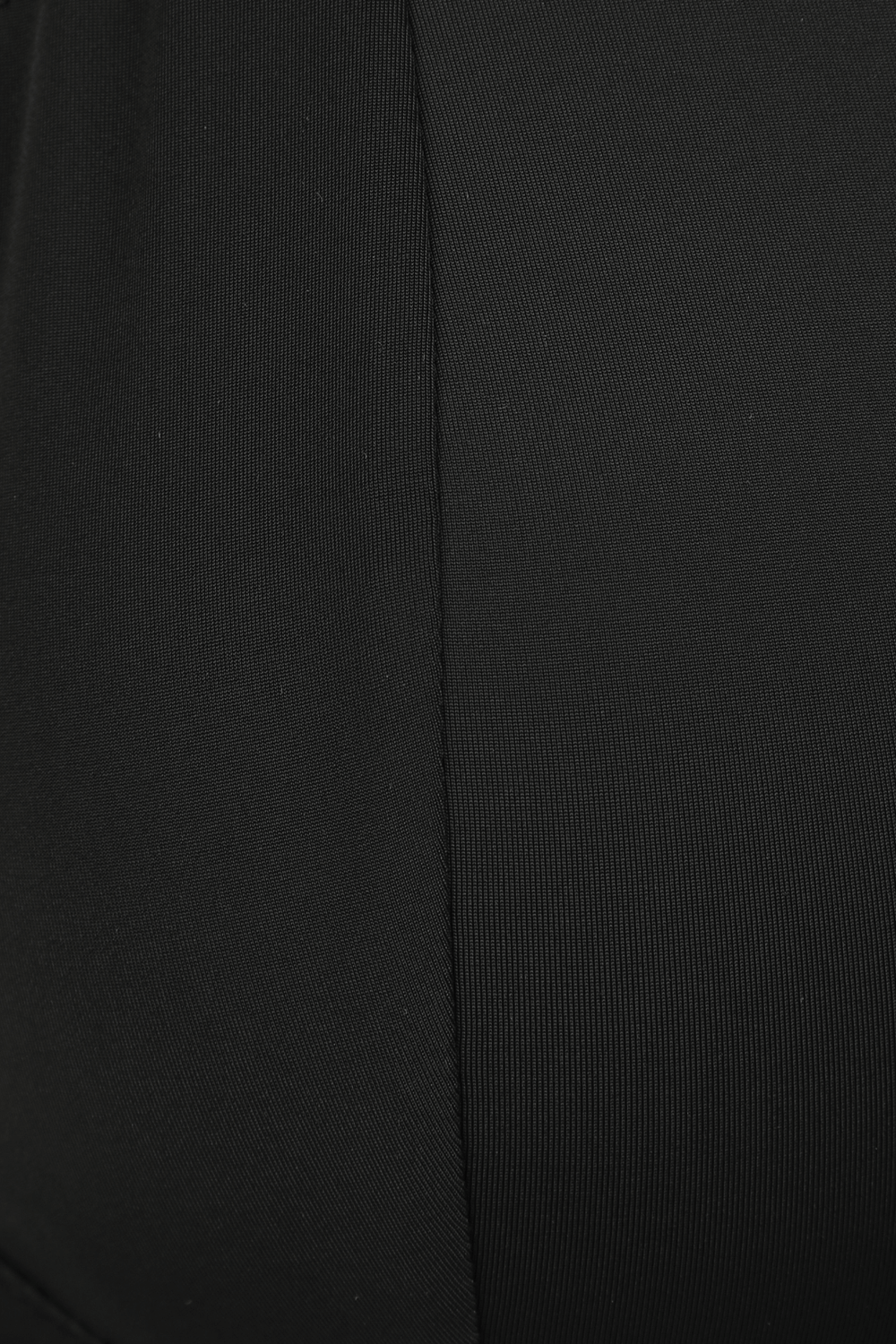 תמונת תקריב של Triangle Bralettr in Black