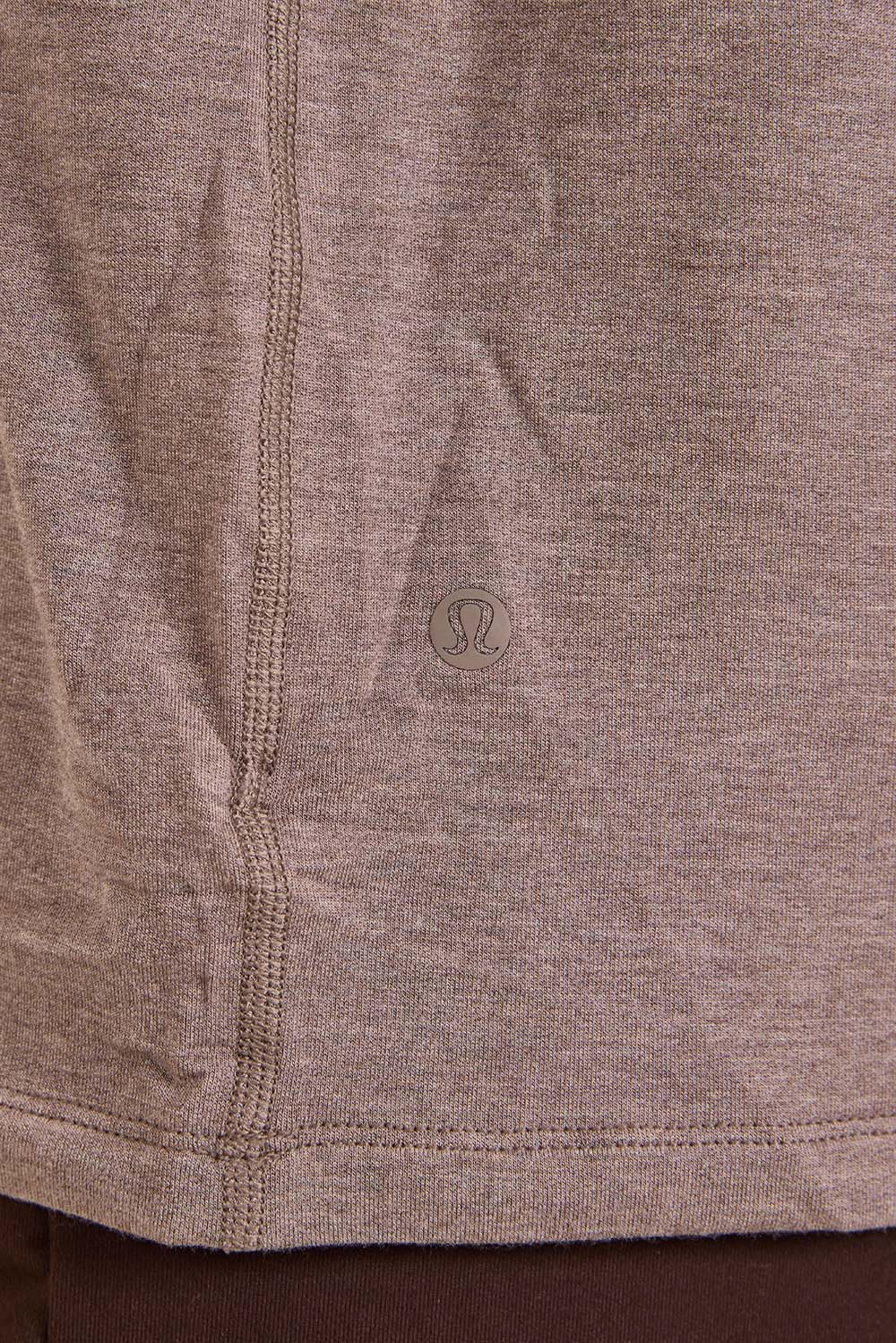 תמונת תקריב דוגמן של BeCalm Relaxed-Fit Short-Sleeve Shirt