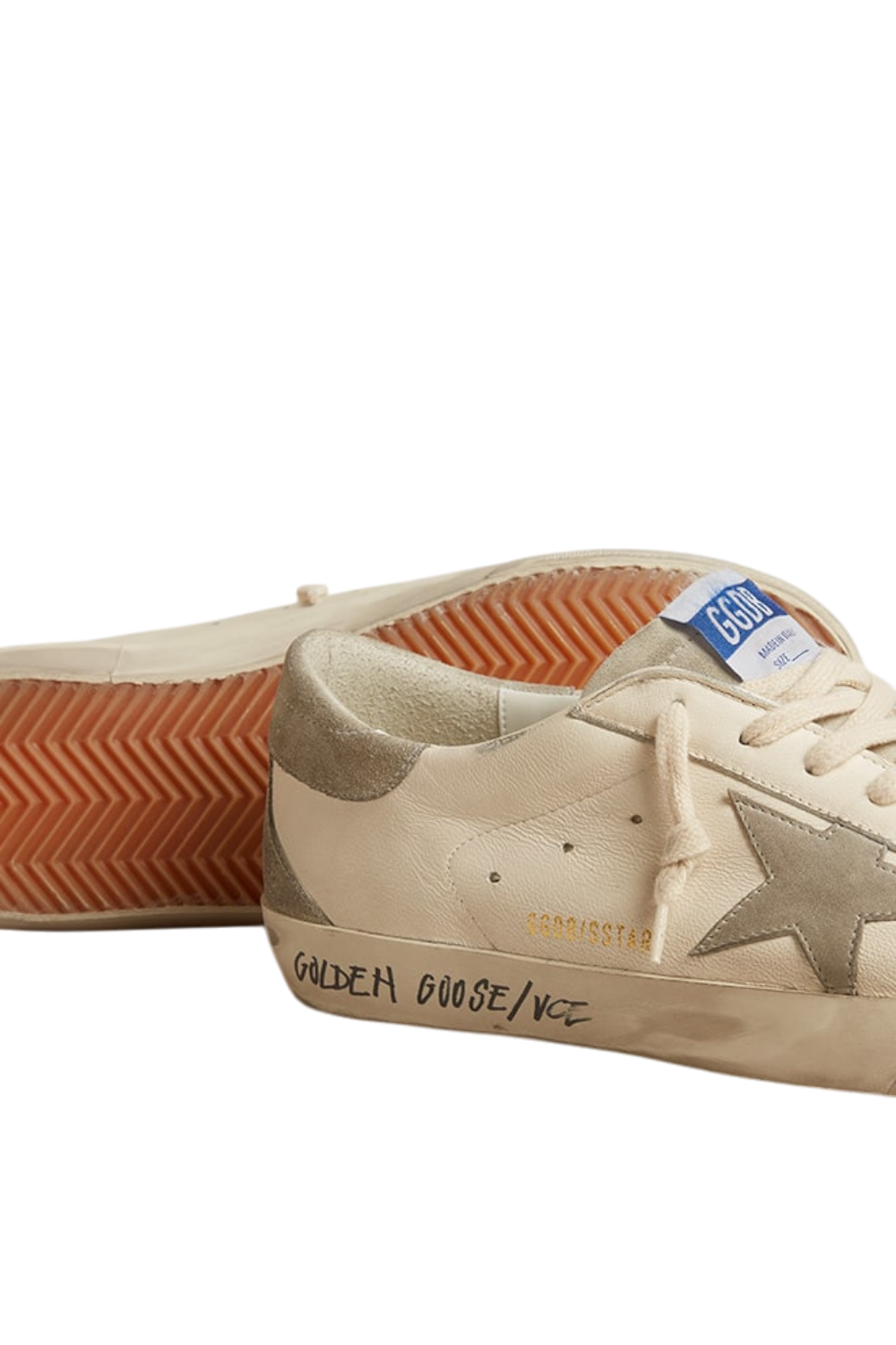 תמונת תקריב של סניקרס