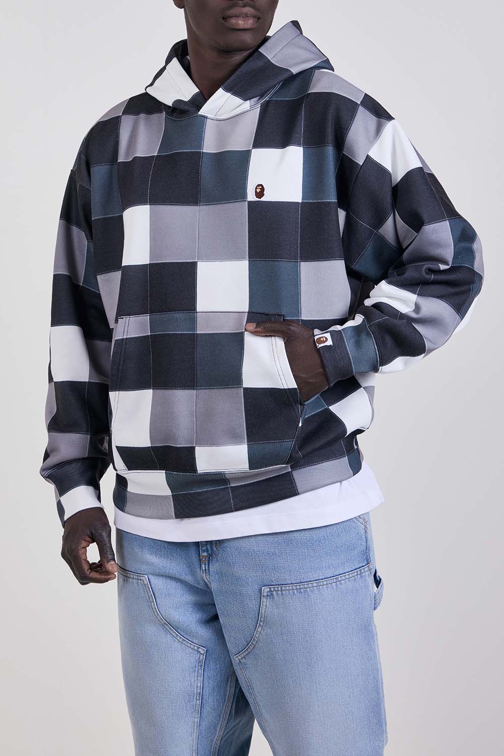 תמונת דוגמן קידמית של סווטשירט קפוצ׳ון