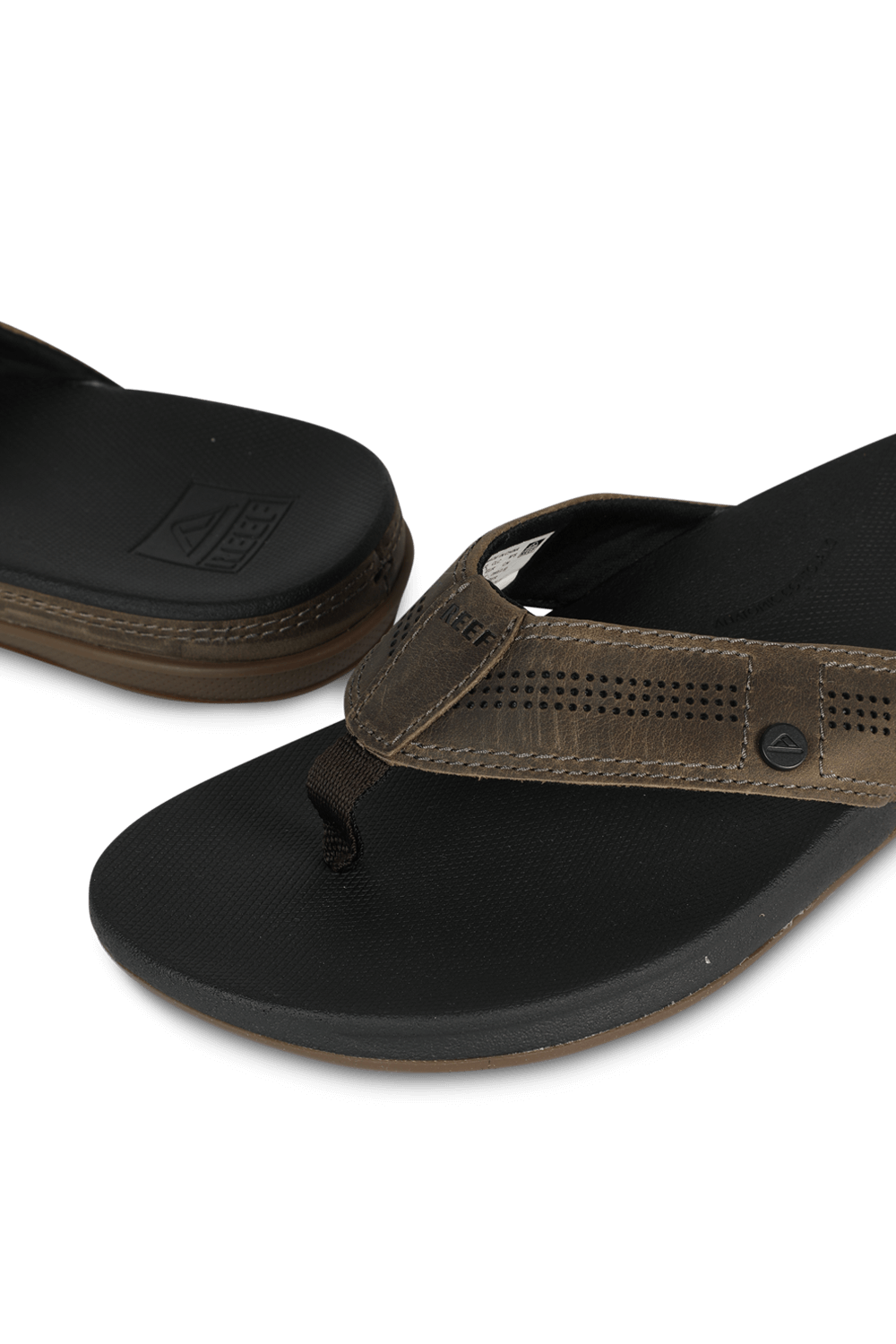 תמונת תקריב של Cushion Lux in Black and Brown