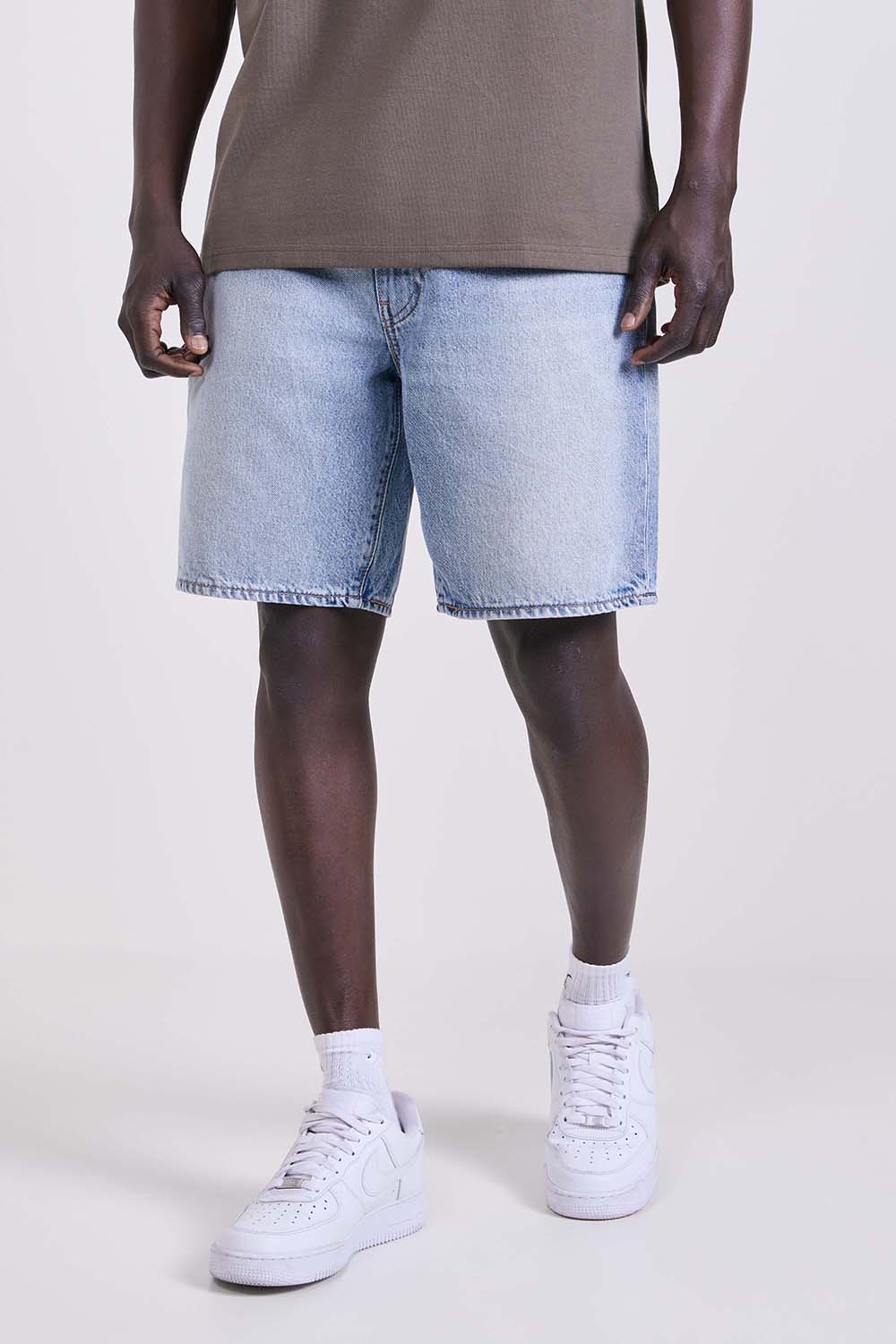 תמונת דוגמן קידמית של מכנסי ג'ינס קצרים 468