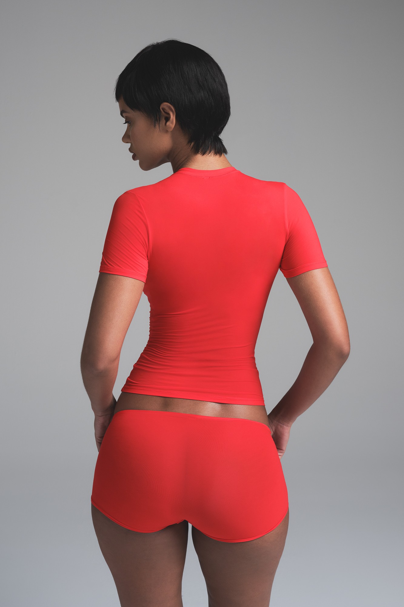 תמונת דוגמן אחורית של SHORT SLEEVE T-SHIRT